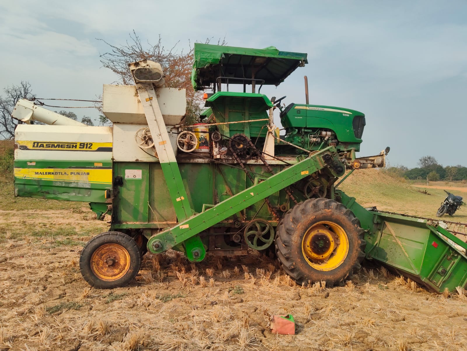 2016 Model John deere Dashmesh box